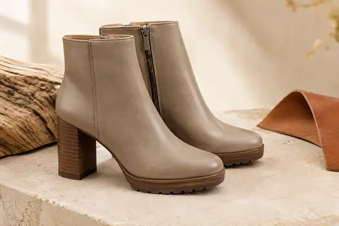 Paire de bottines femme en simili cuir à talon, fermeture éclair latérale et tige à la cheville