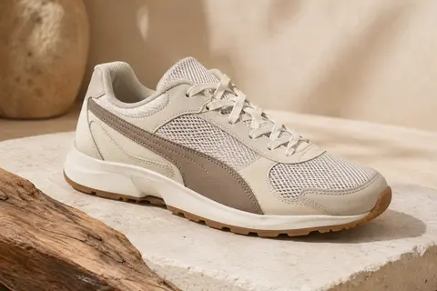 Chaussure de sport Leader VT SL en mesh et matière synthétique, posée sur une surface en pierre claire.