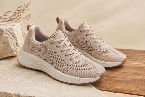 Paire de chaussures WHITIN en maille synthétique avec lacets et semelle extérieure en caoutchouc